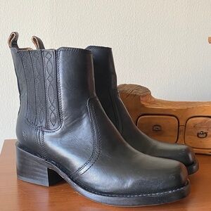 Frye Campus Chelsea boots